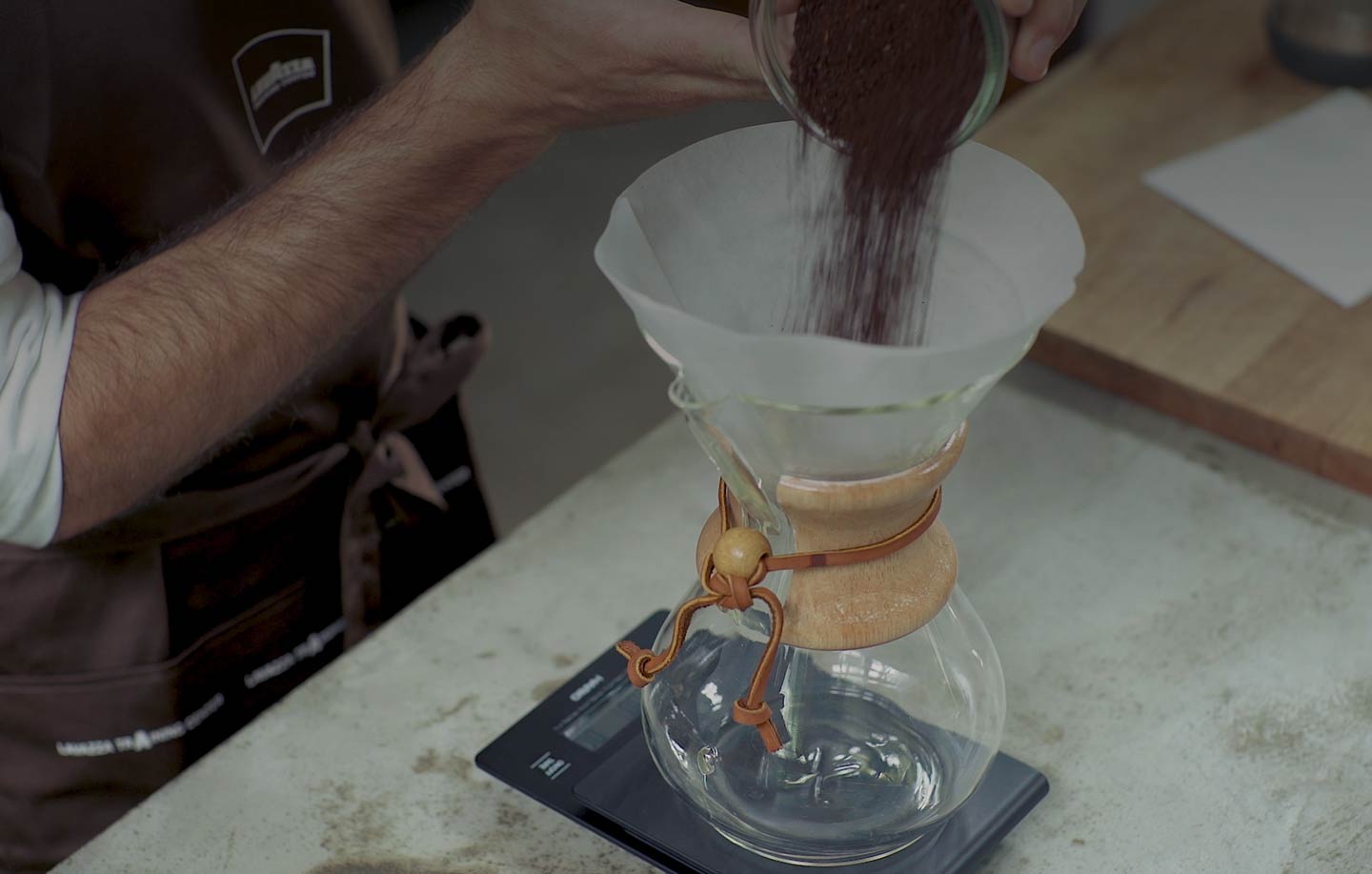 طريقة إعداد القهوة بطريقة Chemex